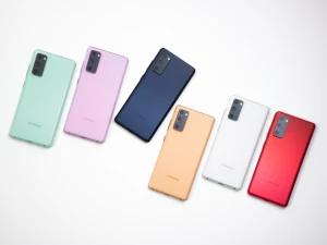 Samsung Galaxy S20 FE 4G обновили до Android 12 