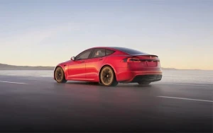 Tesla повышает цены на свои автомобили