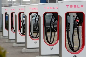 Tesla открывает больше зарядных станций Supercharger для сторонних электромобилей