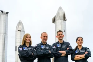 SpaceX отправит космических туристов в космос