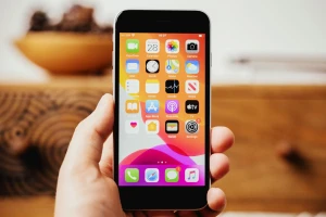 Apple iPhone SE (2022 г.) получил оценку ремонтопригодности 5,5 из 10
