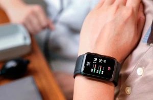 Смарт-часы Huawei Watch D подешевели на $100
