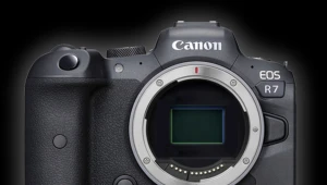 Камеру Canon EOS R7 выпустит до конца года