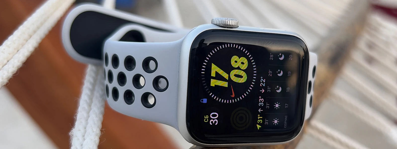 Обзор Apple Watch SE Nike Edition. Стоит ли брать в 2022 году? - MegaObzor