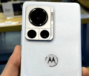 Стала известна цена камерофона Moto X30 Pro