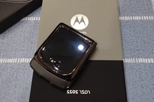 Опубликованы первые изображения смартфона Motorola Razr 2022