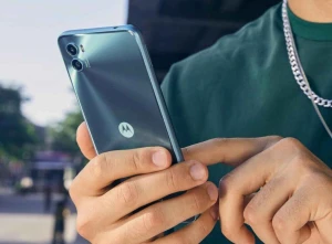 Смартфон Motorola Moto E22s оценен в 110 долларов 