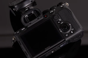 Представлен фотокамера Sony A7R V 
