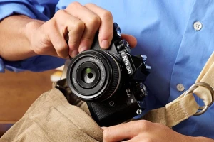 Представлена черная версия ретро-камеры Nikon Z fc