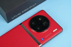 Комплект поставки Vivo X90 Pro+ показали на фото 