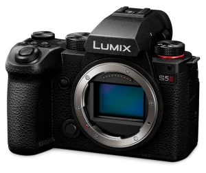 Представлена камера Panasonic Lumix S5 II