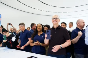Apple урезала зарплату Тиму Куку за плохие продажи iPhone 14