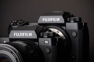 Стала известна дата выхода камеры Fujifilm X-S20 