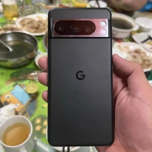 Google Pixel 8 Pro показали на новых фото 