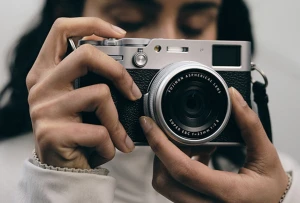 Представлена компактная фотокамера Fujifilm X100 VI