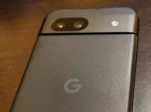 Google Pixel 8a показали на живых фото 