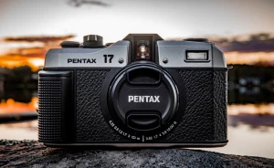 Представлена пленочная камера Pentax 17