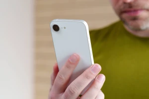 iPhone 16e продаётся очень хорошо