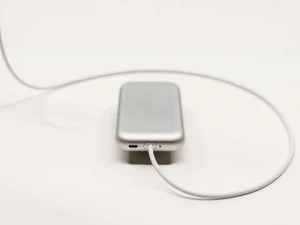 Внешнюю батарею Apple Vision Air слили в сеть