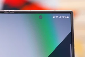 iPhone Fold получит подэкранную камеру и Touch ID