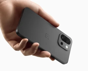 Представлен компактный флагман OnePlus 13s