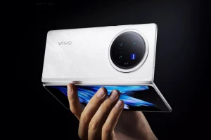 Vivo X Fold 5 сравнили с iPhone 16 Pro Max на фото
