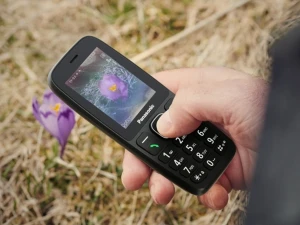 Представлен кнопочный телефон Panasonic KX-TF400 