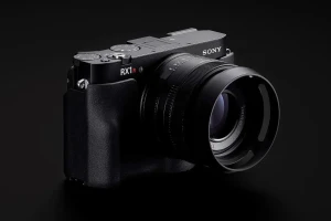 Sony представила новую камеру RX1R III
