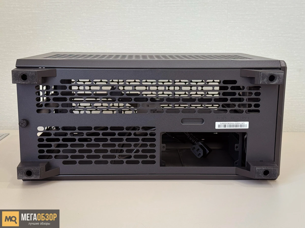 внешний вид Thermaltake TR100