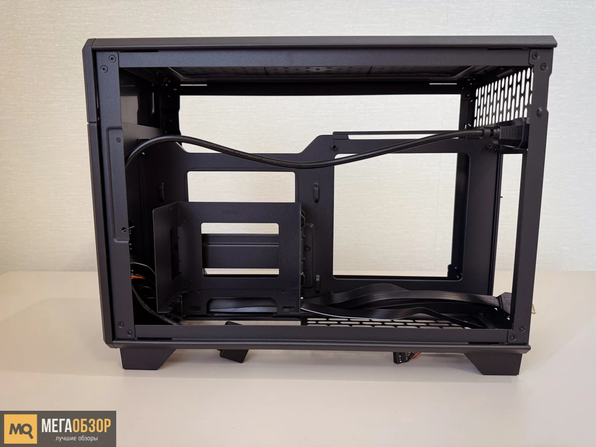внутреннее оснащение Thermaltake TR100