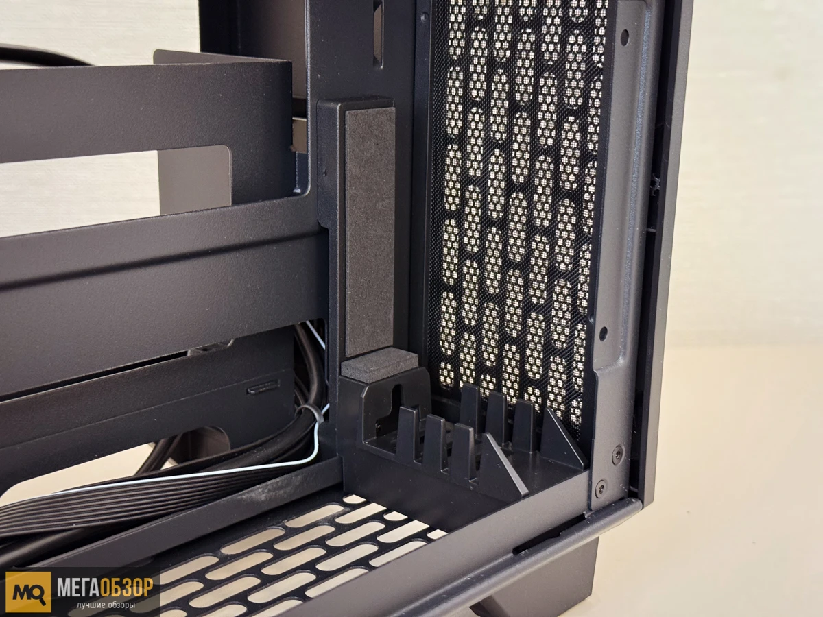 внутреннее оснащение Thermaltake TR100