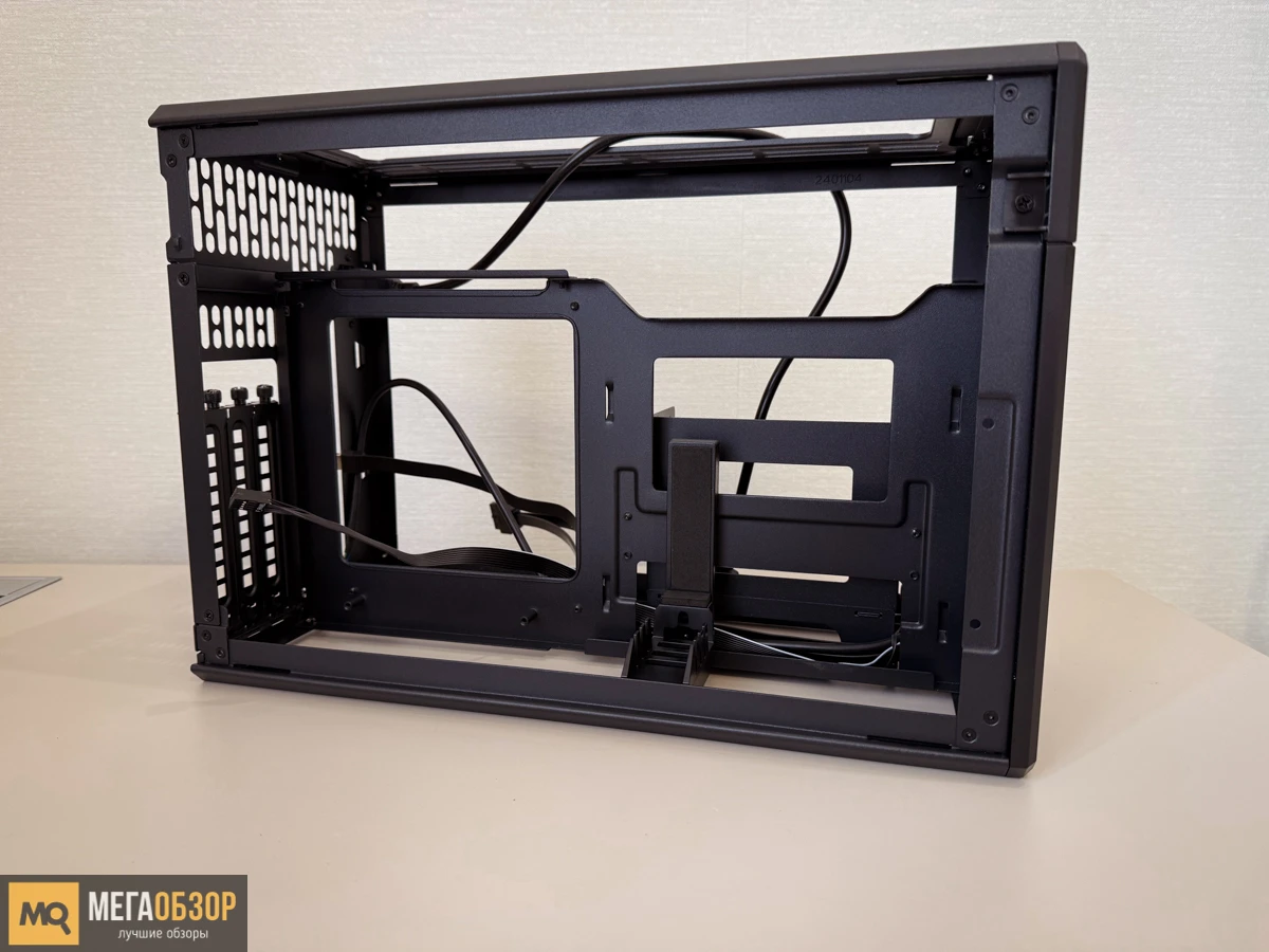 внутреннее оснащение Thermaltake TR100