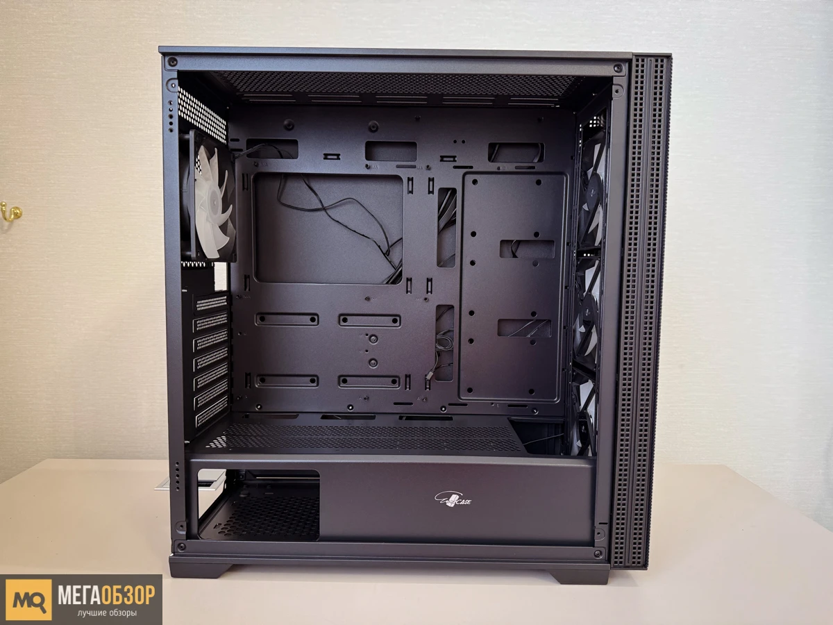 EUROCASE M9 PLUS внутренняя часть