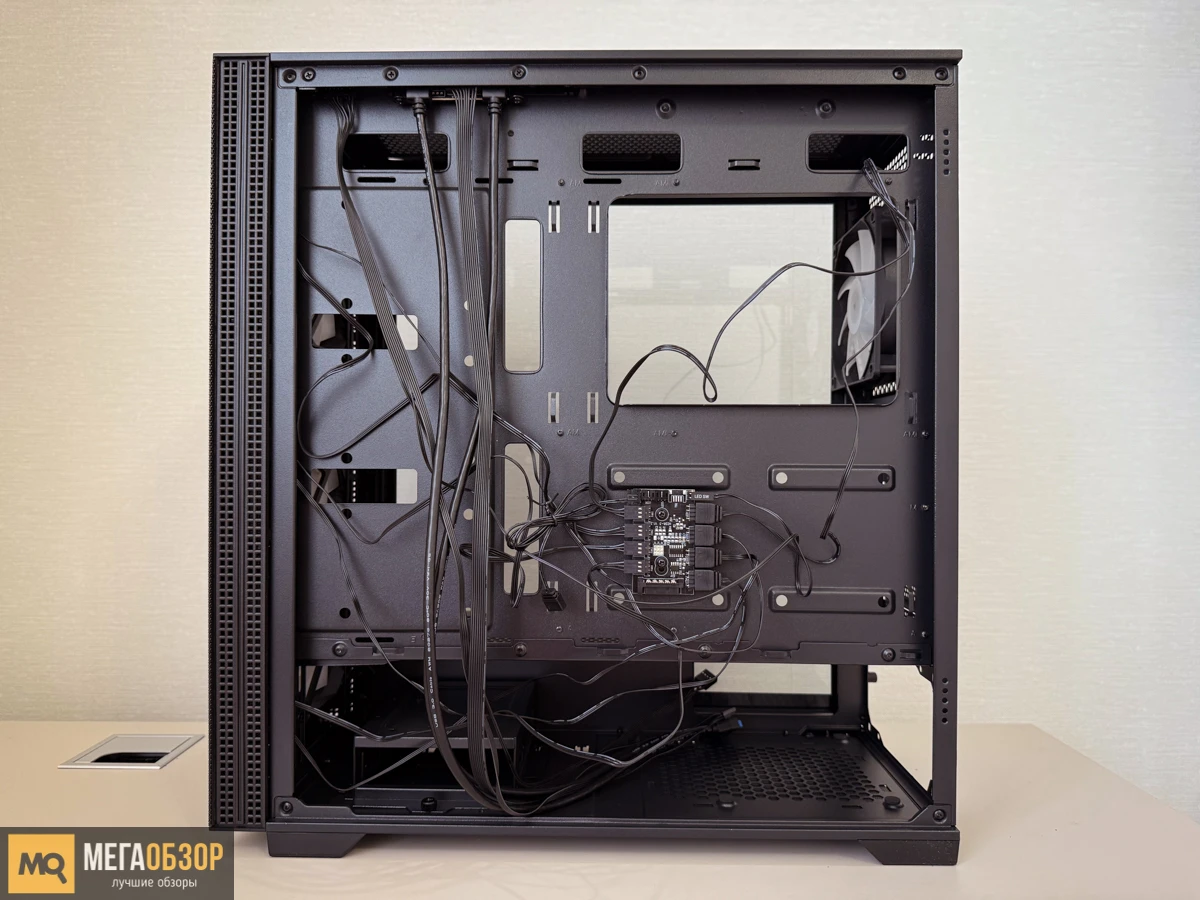 EUROCASE M9 PLUS внутренняя часть