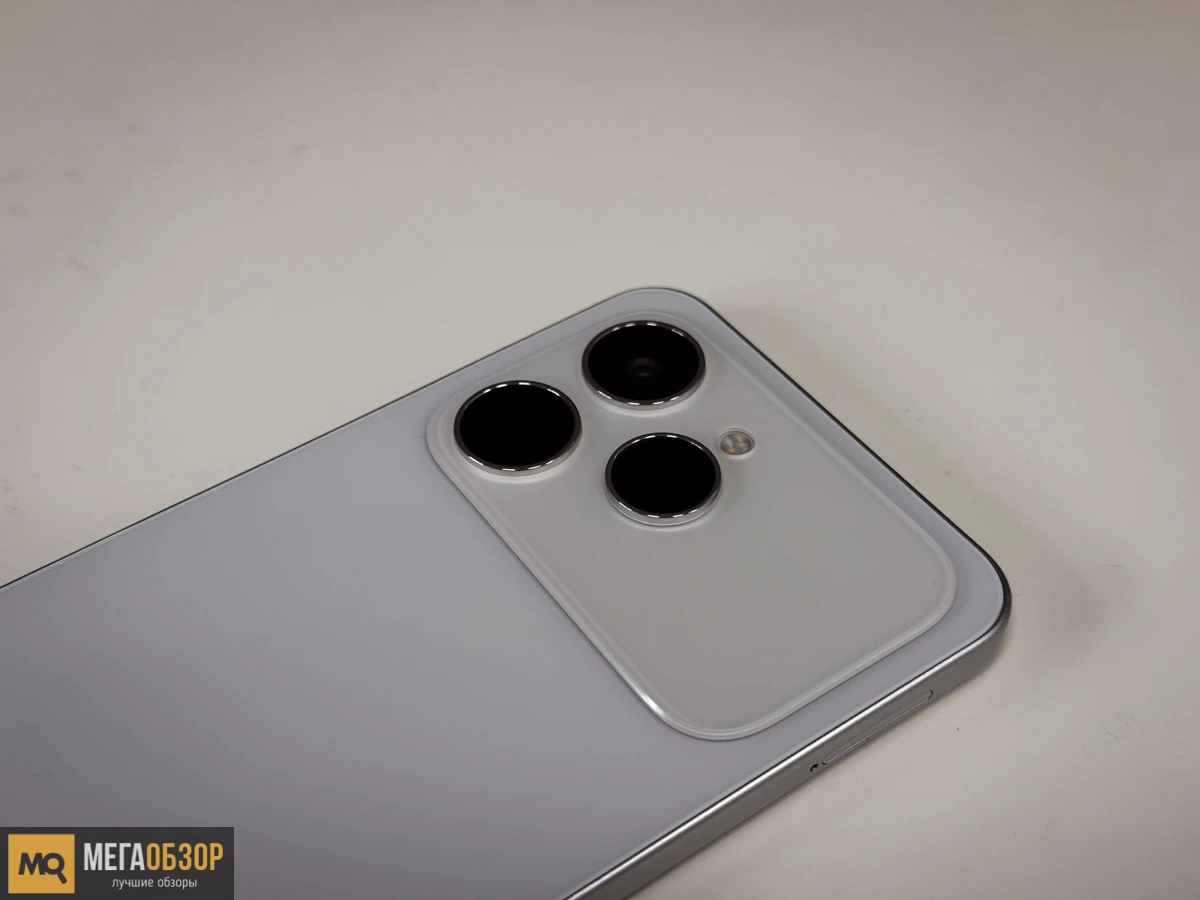 Tecno Spark 40 внешний вид