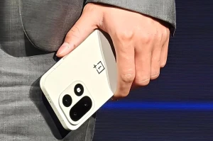 OnePlus 15 получит экран с ультратонкими рамками 