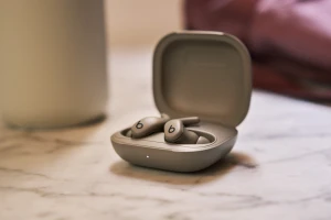 Apple представила наушники Powerbeats Fit для спорта