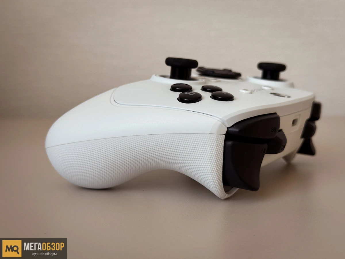 внешний вид Razer Wolverine V3 Pro