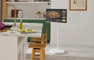 Samsung представила портативный монитор на подставке