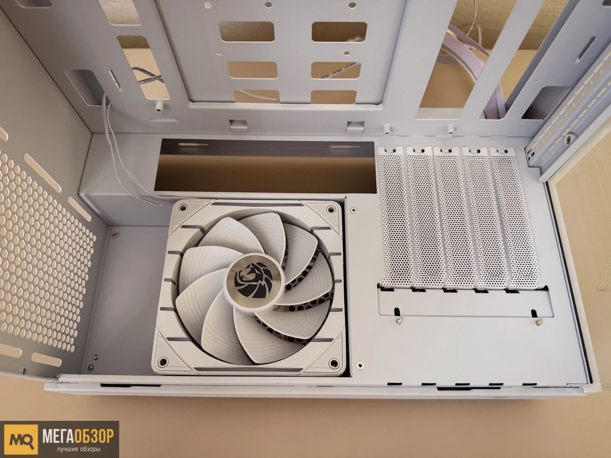 GAMEMAX T20 внутренняя часть