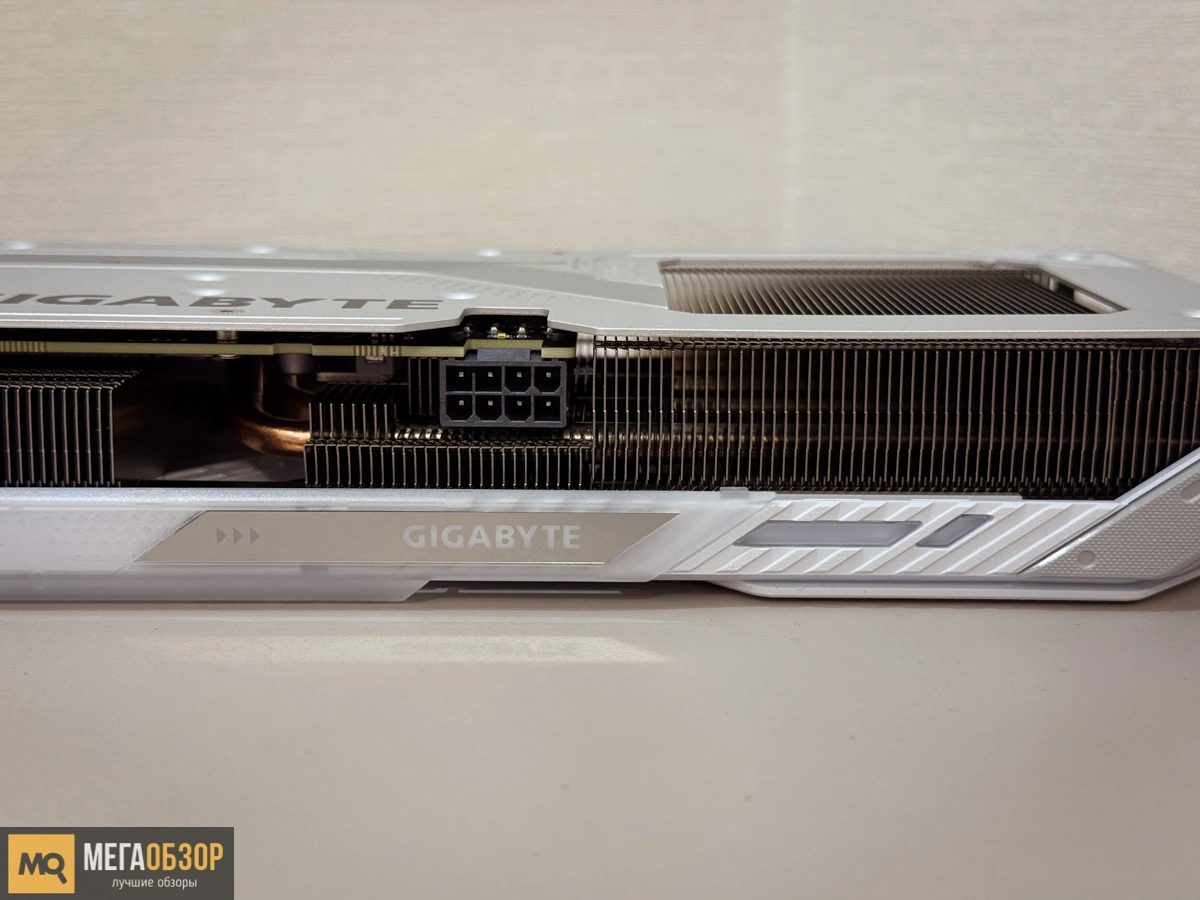 Radeon RX 9060 XT GAMING OC ICE 16G внешний вид