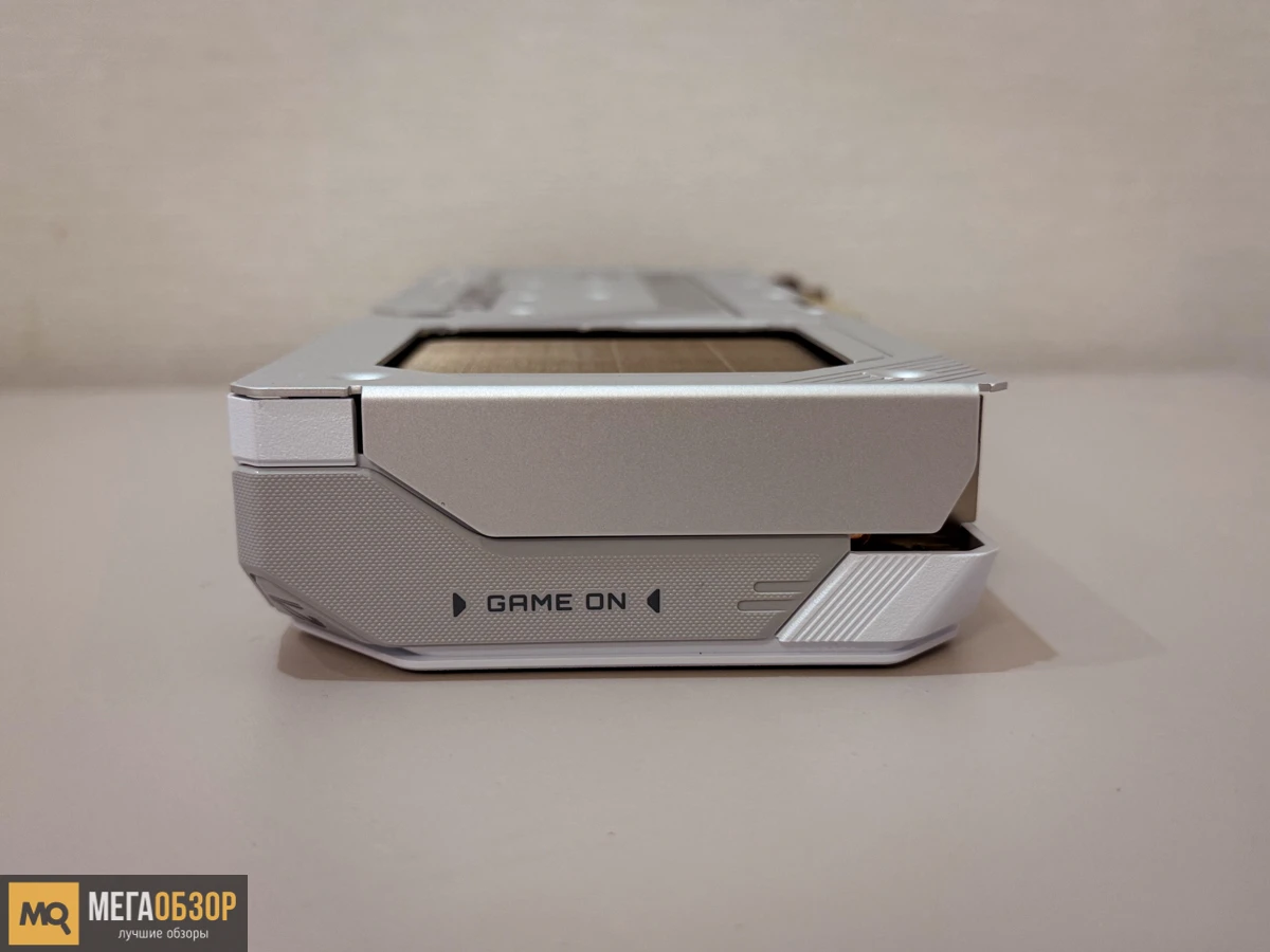 Radeon RX 9060 XT GAMING OC ICE 16G внешний вид