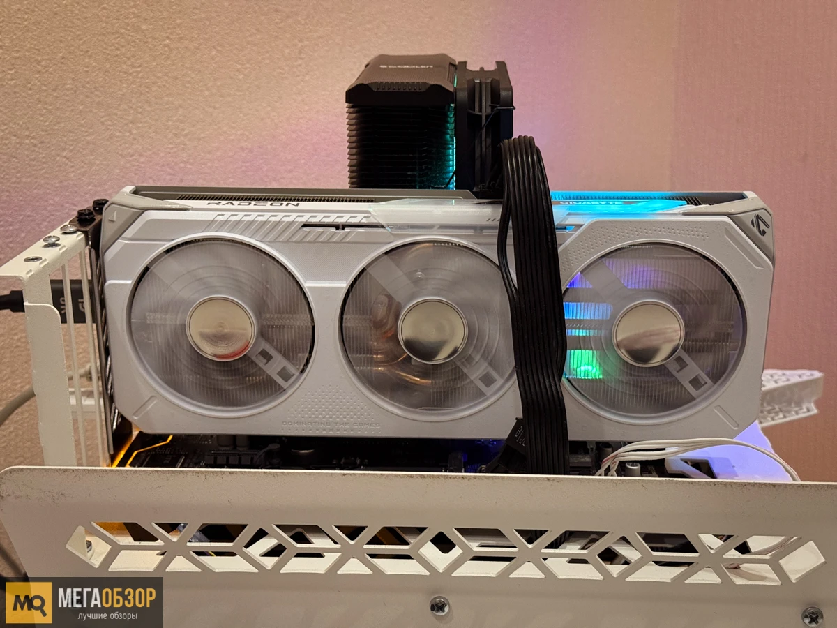 Radeon RX 9060 XT GAMING OC ICE 16G внешний вид