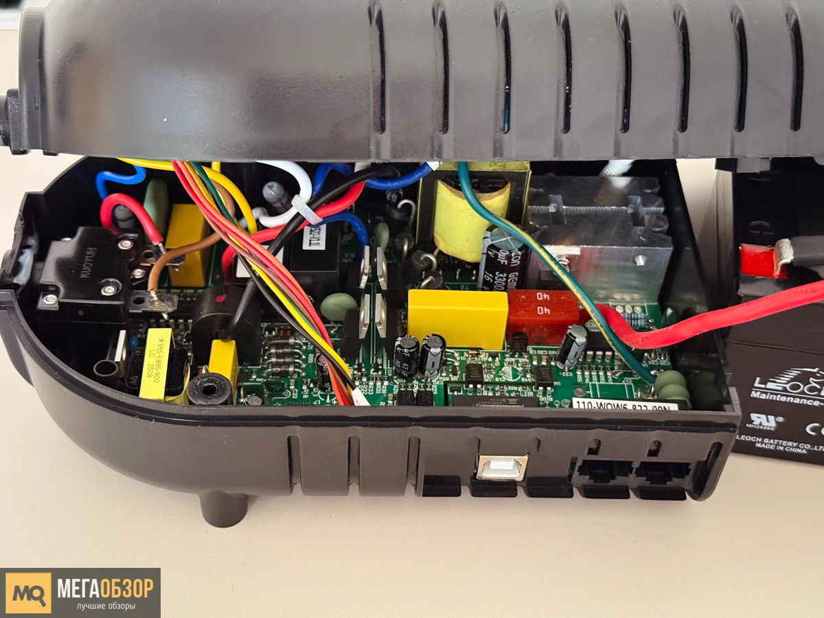 внутреннее оснащение POWERCOM WOW 500U