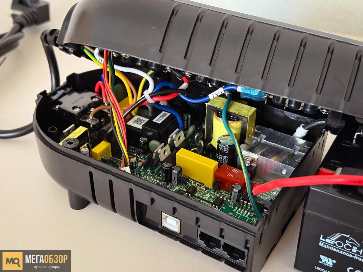 внутреннее оснащение POWERCOM WOW 500U