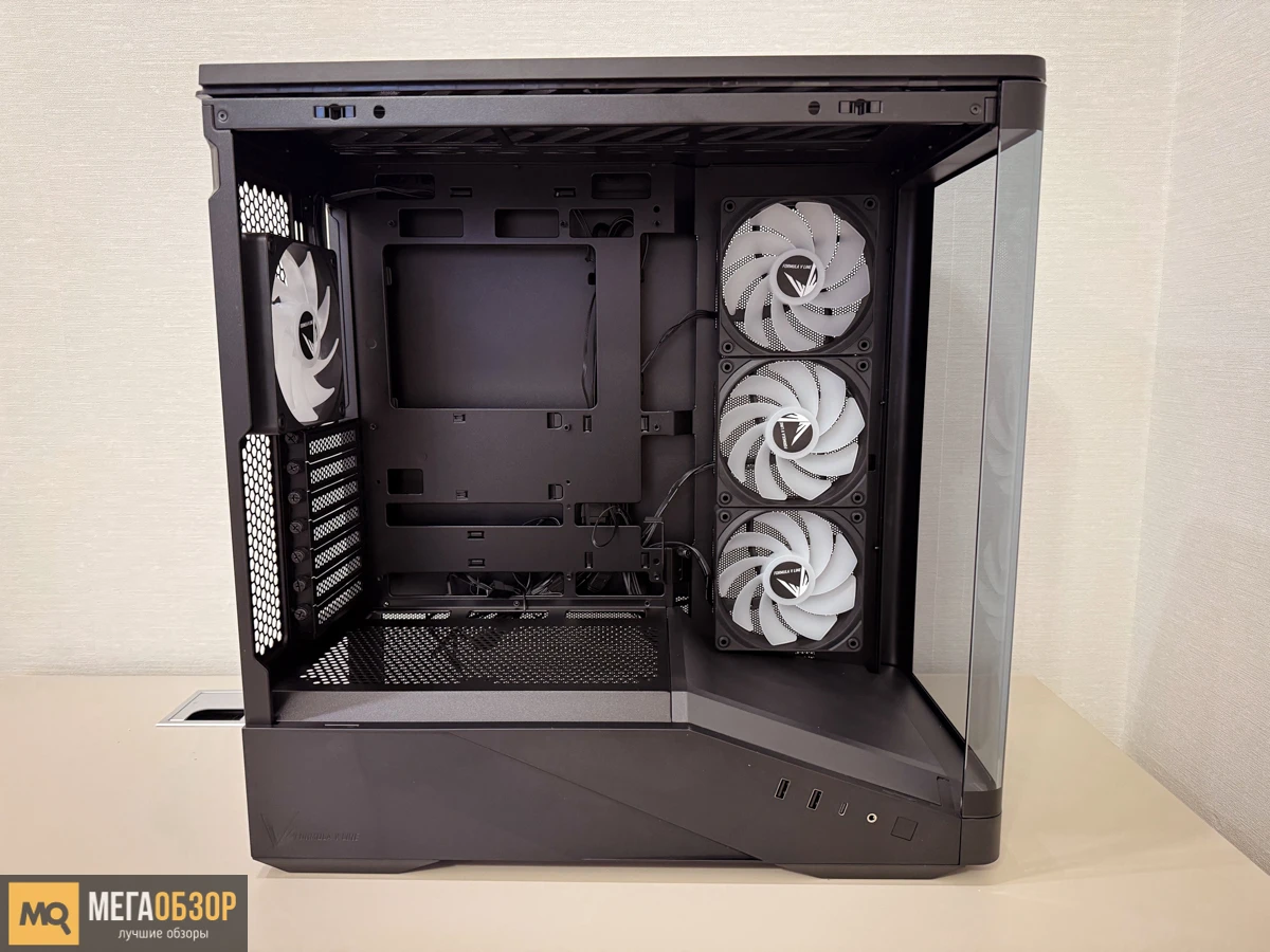 Formula Crystal U9 PE внутреннее оснащение