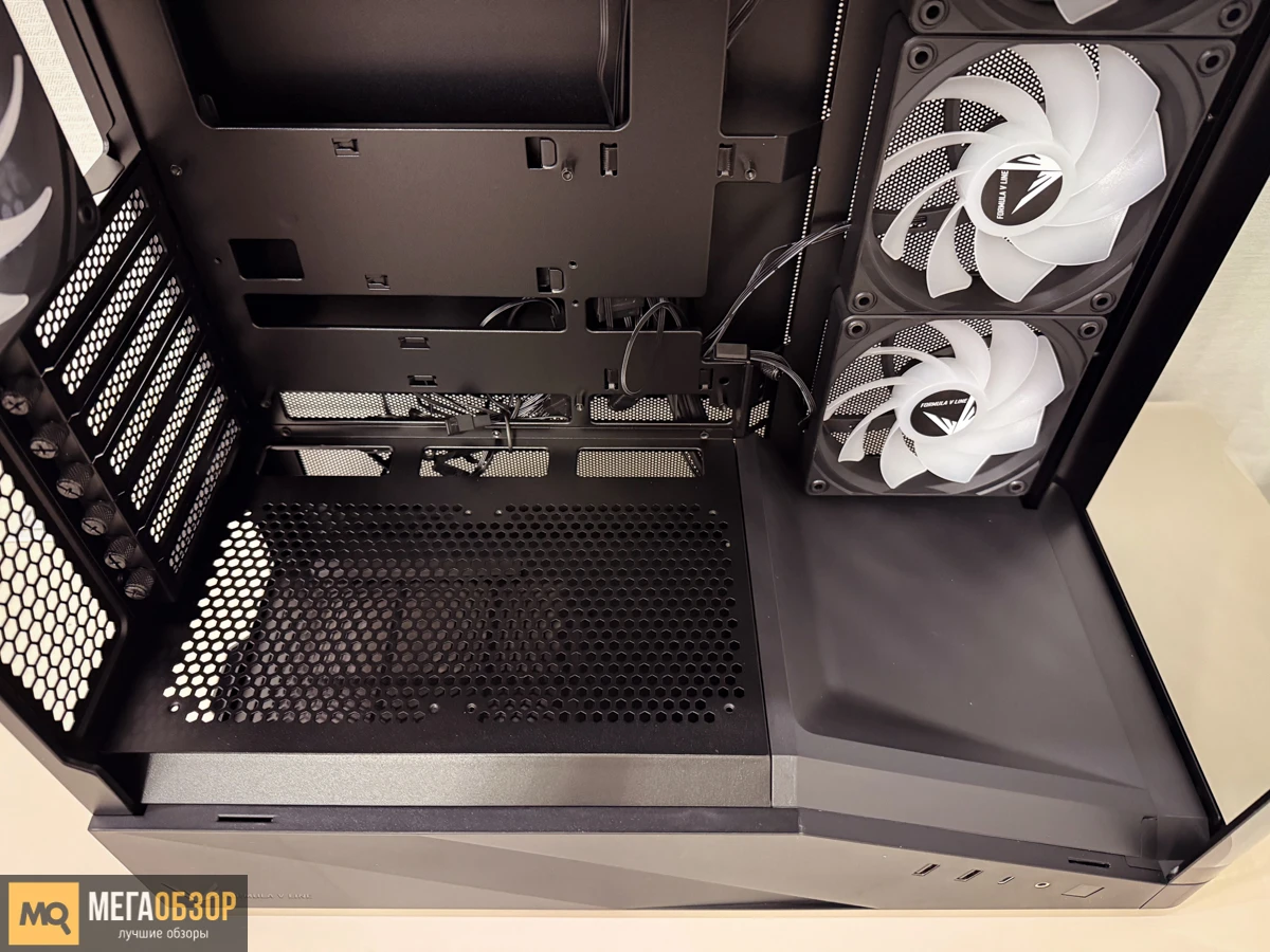 Formula Crystal U9 PE внутреннее оснащение