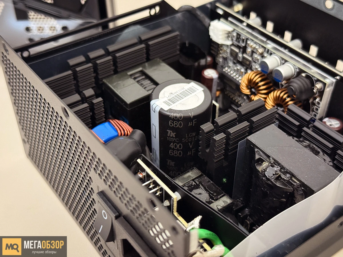 GIGABYTE GAMING 1000GM PG5 оснащение