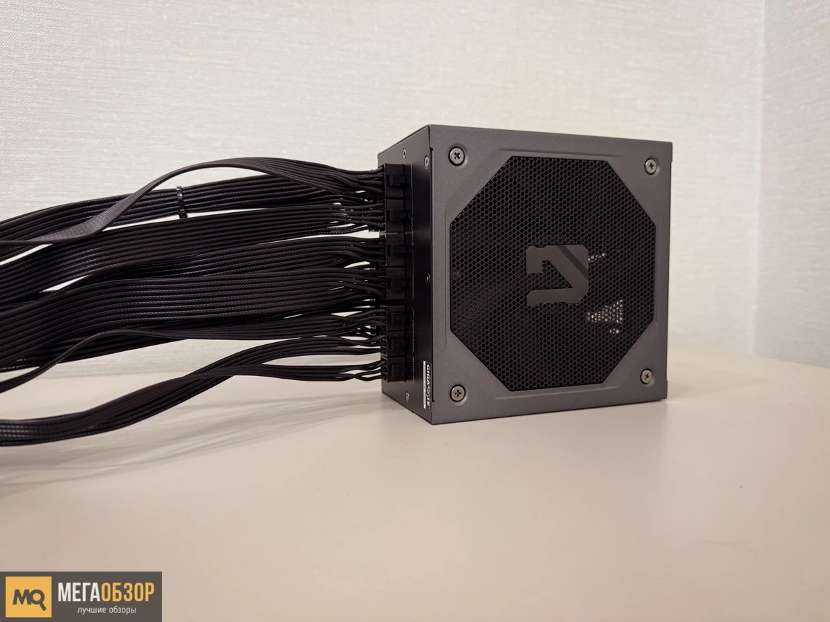 GIGABYTE GAMING 1000GM PG5 внешний вид