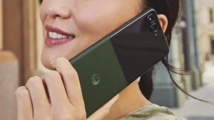 Смартфон Motorola Razr 70 Plus оценен в 1150 евро